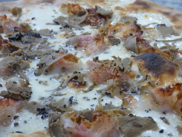 Pizza Tartufona